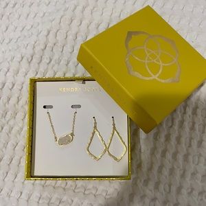 Kendra Scott Earrings & necklace set
